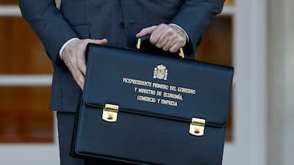 Sánchez convoca el socialismo mundial para blindar su frente anti‑ultra