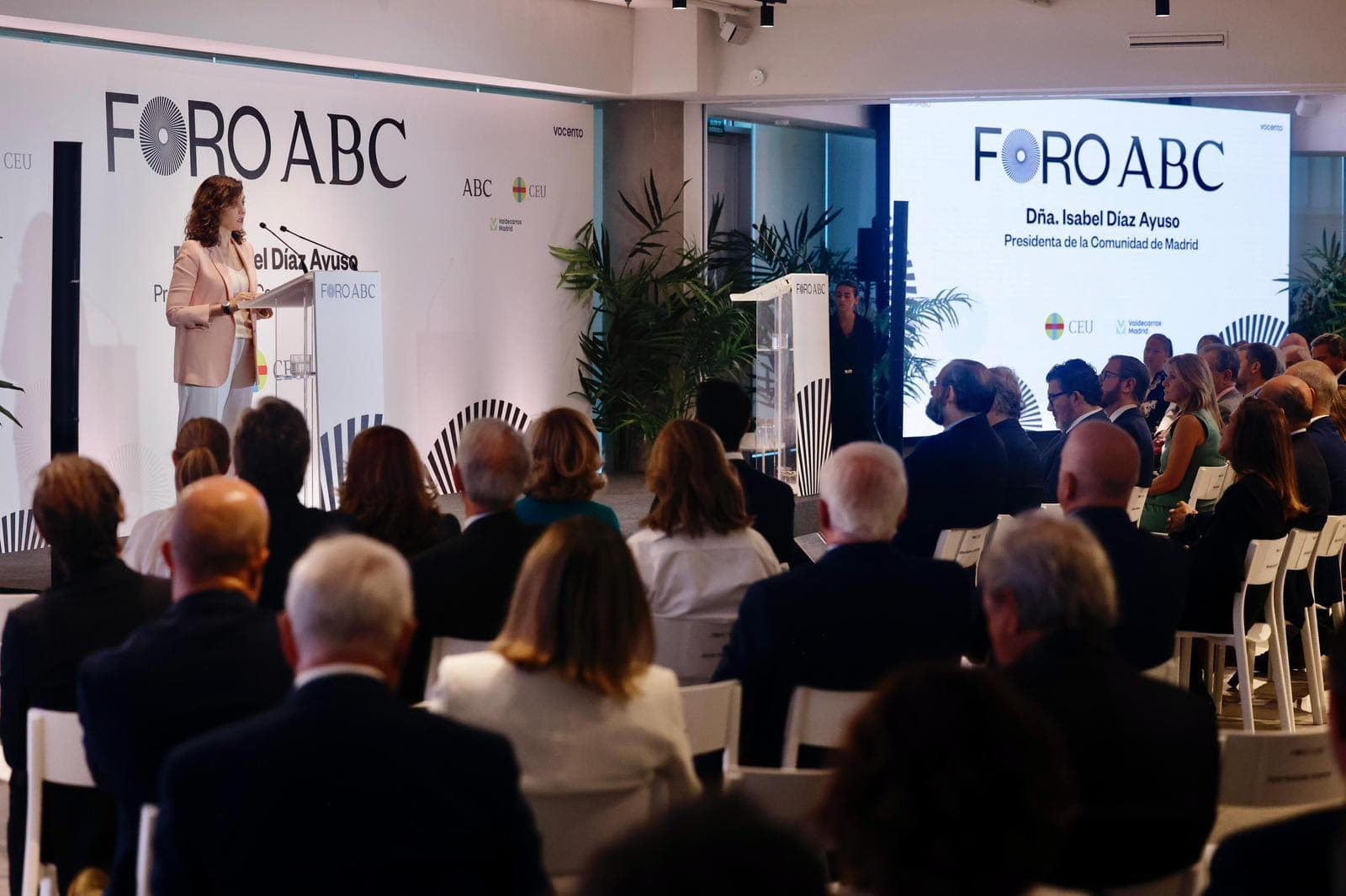 Los barones imponen la cordura: pacto en cascada frente al ruido