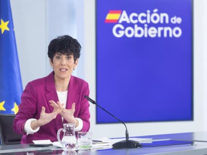 Montero abre la puerta: ¿rearme de la izquierda o reparto de poder?