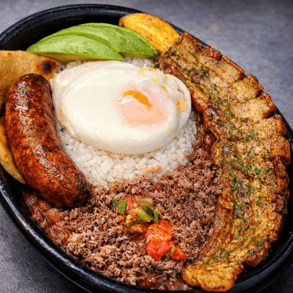 La bandeja paisa: emblema diseñado, identidad proclamada