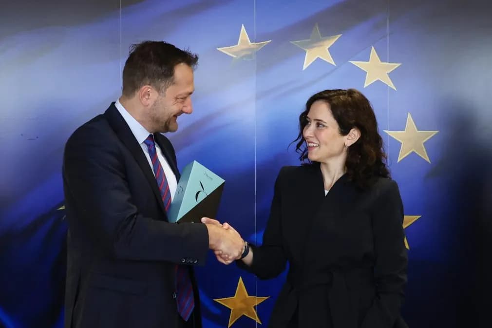 La ley por encima del ultimátum: Ayuso rompe la unanimidad del pacto PP‑Vox en Extremadura