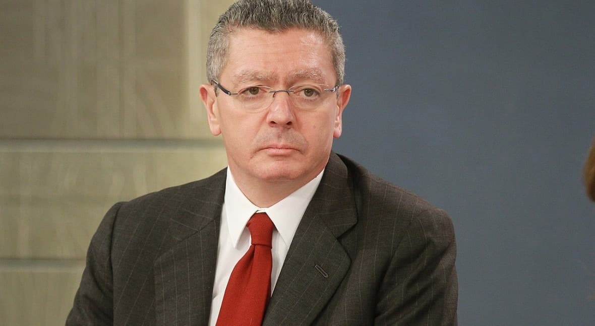 Silencio vigilado: la comparecencia que protege a poderosos