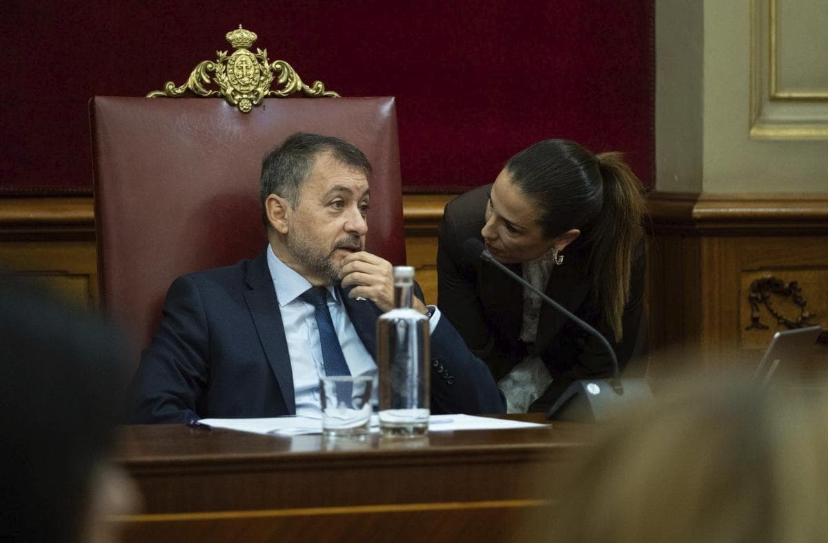 Torrevieja rinde homenaje y demuestra respeto: el Día del Mayor arranca con brillo y convivencia