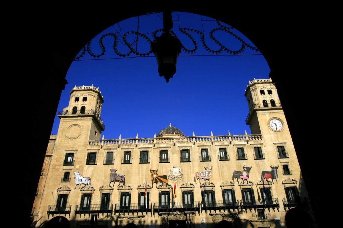 Alicante se vende al mundo: firmeza portuaria y ambición turística