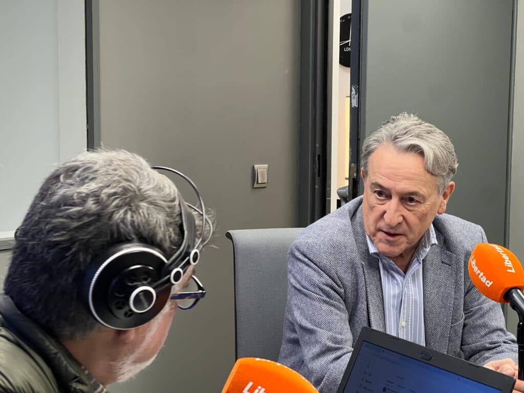 La letra pequeña que recuerda la ley: límites y promesas en el acuerdo PP-Vox en Extremadura