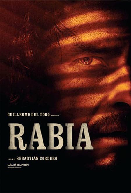 Kitchen desnuda a una Policía que traicionó su deber