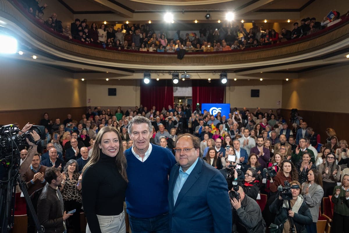Feijóo denuncia la 'estafa' de Vox y reclama pacto de estabilidad para cumplir las urnas