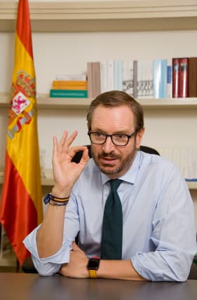 Extremadura se alza: el PSOE contra la 'prioridad nacional' de PP y Vox