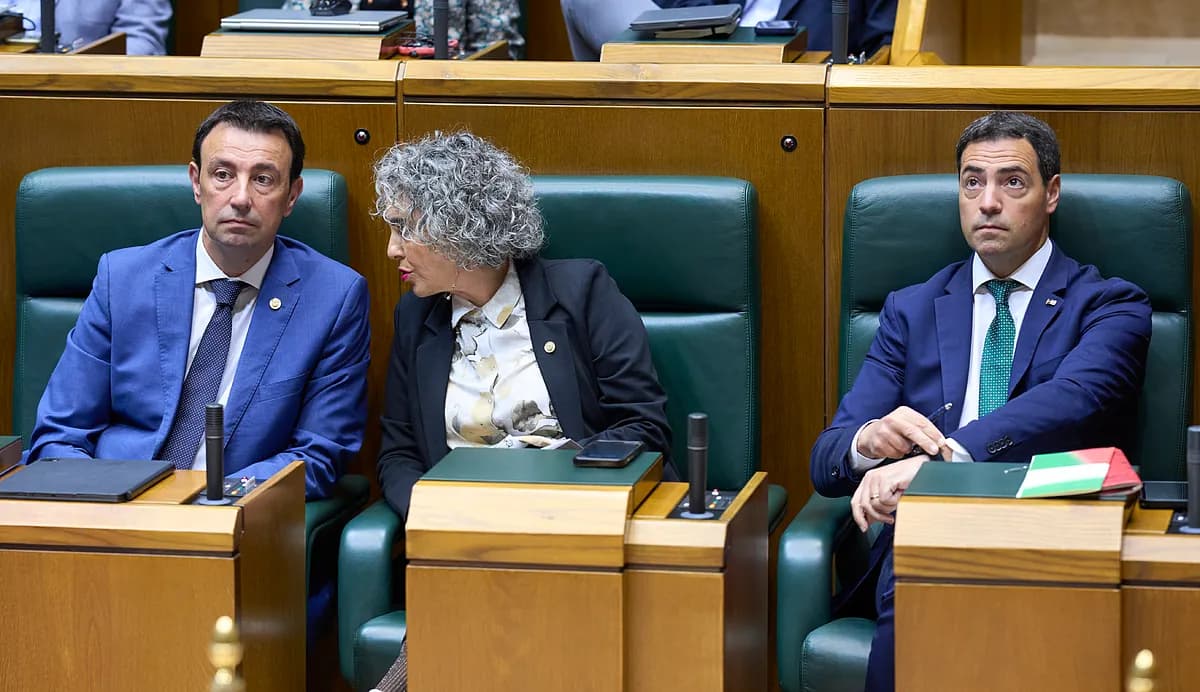 El lehendakari exige ejemplaridad mientras la coalición se resquebraja por un meme