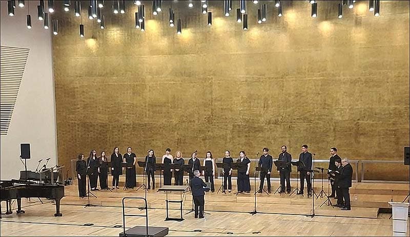 Torrevieja suena alto: el Maestro Casanovas y la lección de un coro que no se arruga