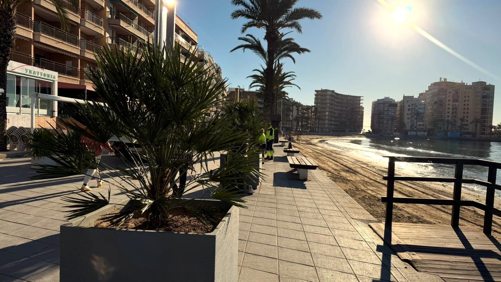 Prioridad a la seguridad y la imagen: maceteros provisionales en Juan Aparicio