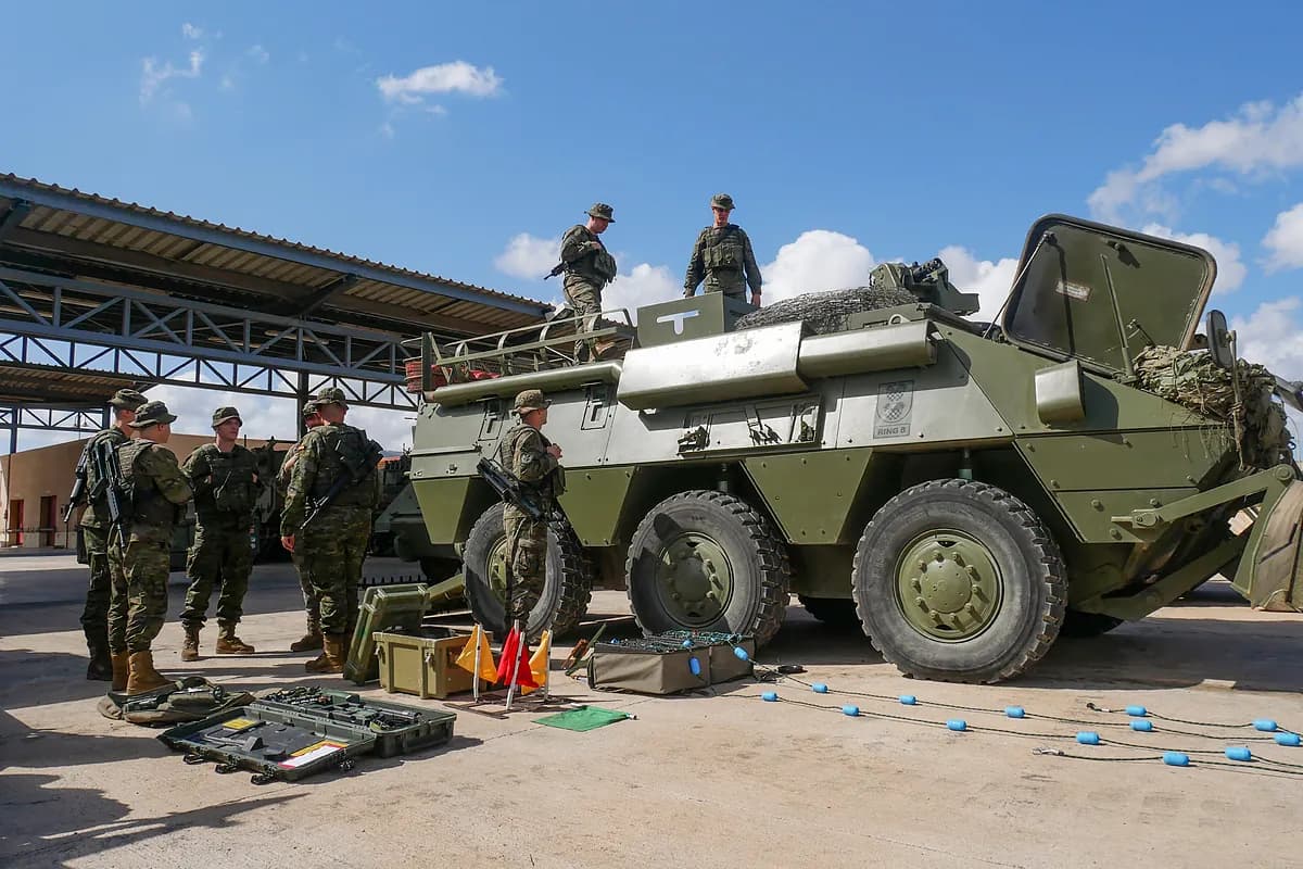 Mientras el Ejército aguanta con piezas, el 8x8 Dragón tropieza y deja huecos en la defensa