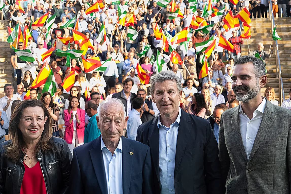 Moreno y Feijóo dividen la campaña: peinar Andalucía para blindar la mayoría
