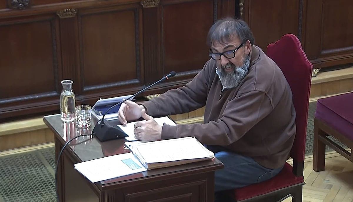Monedas y sonrisas: el estrépito en el banquillo cuando afloran los billetes de 500