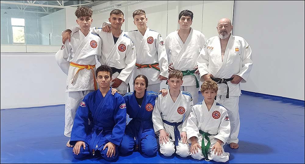 Torrevieja brilla en Requena: siete medallas y orgullo local