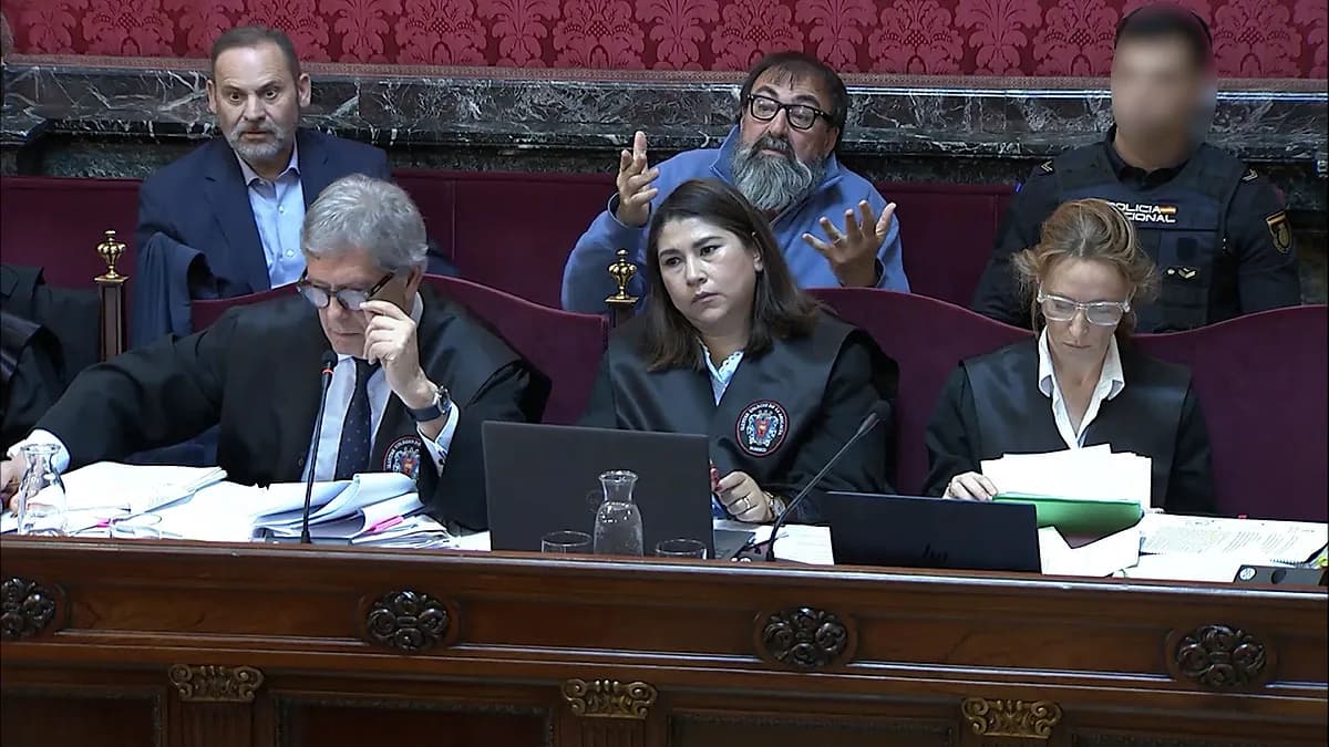 Menos lobos, Aitor: cuando la máscara tapa más que la verdad