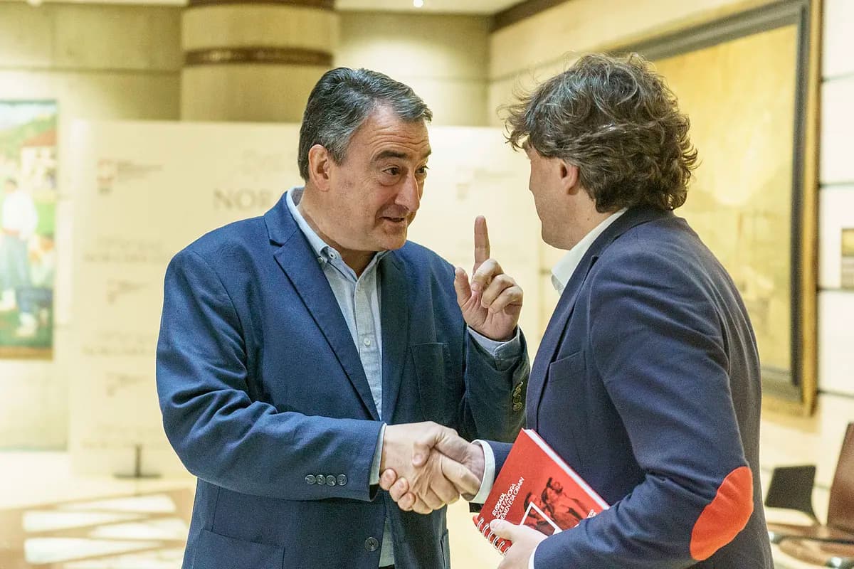 No nos vamos a callar: el PNV planta cara al PSOE