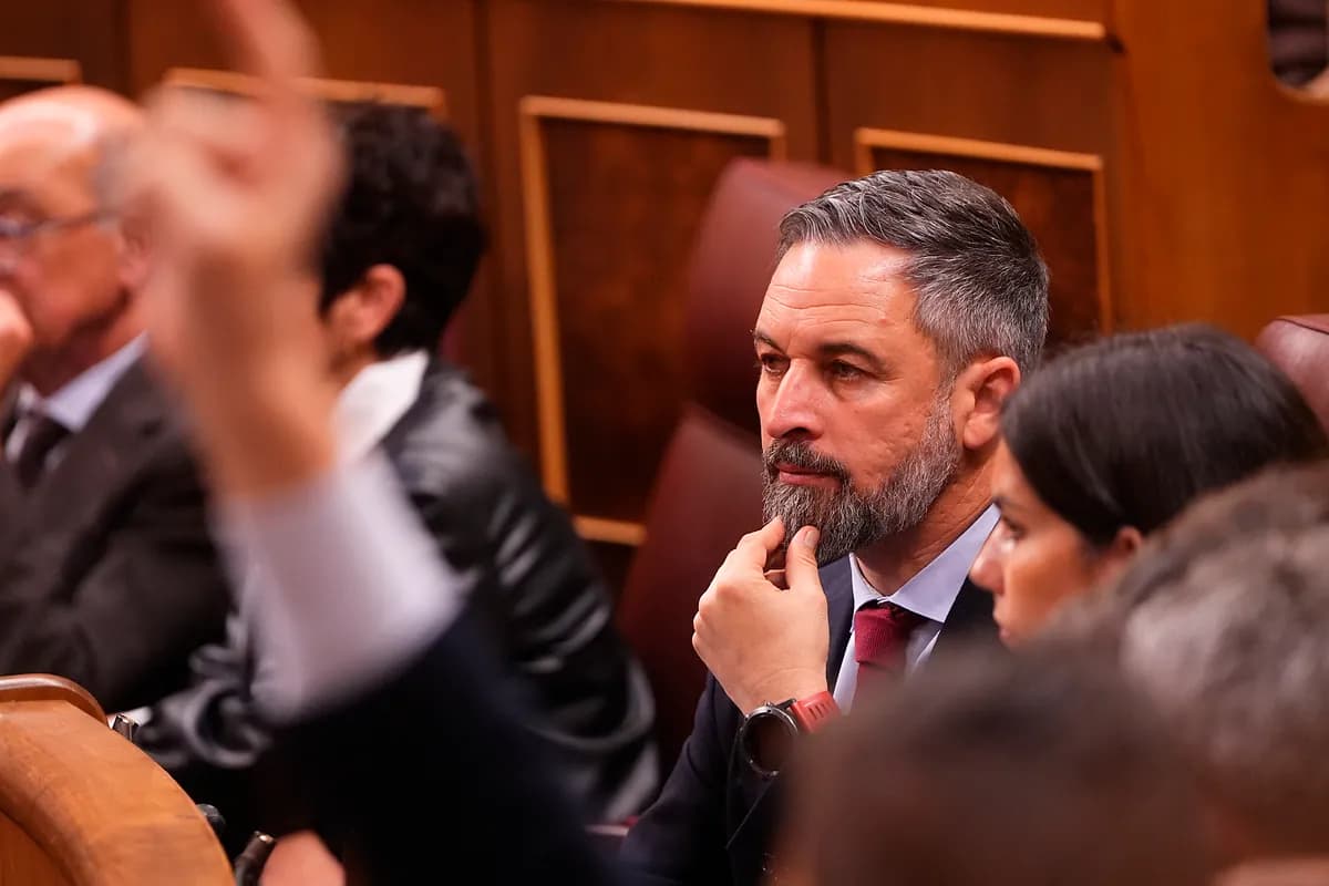 La sangría de Vox se modera; el PP resiste y afianza su posición