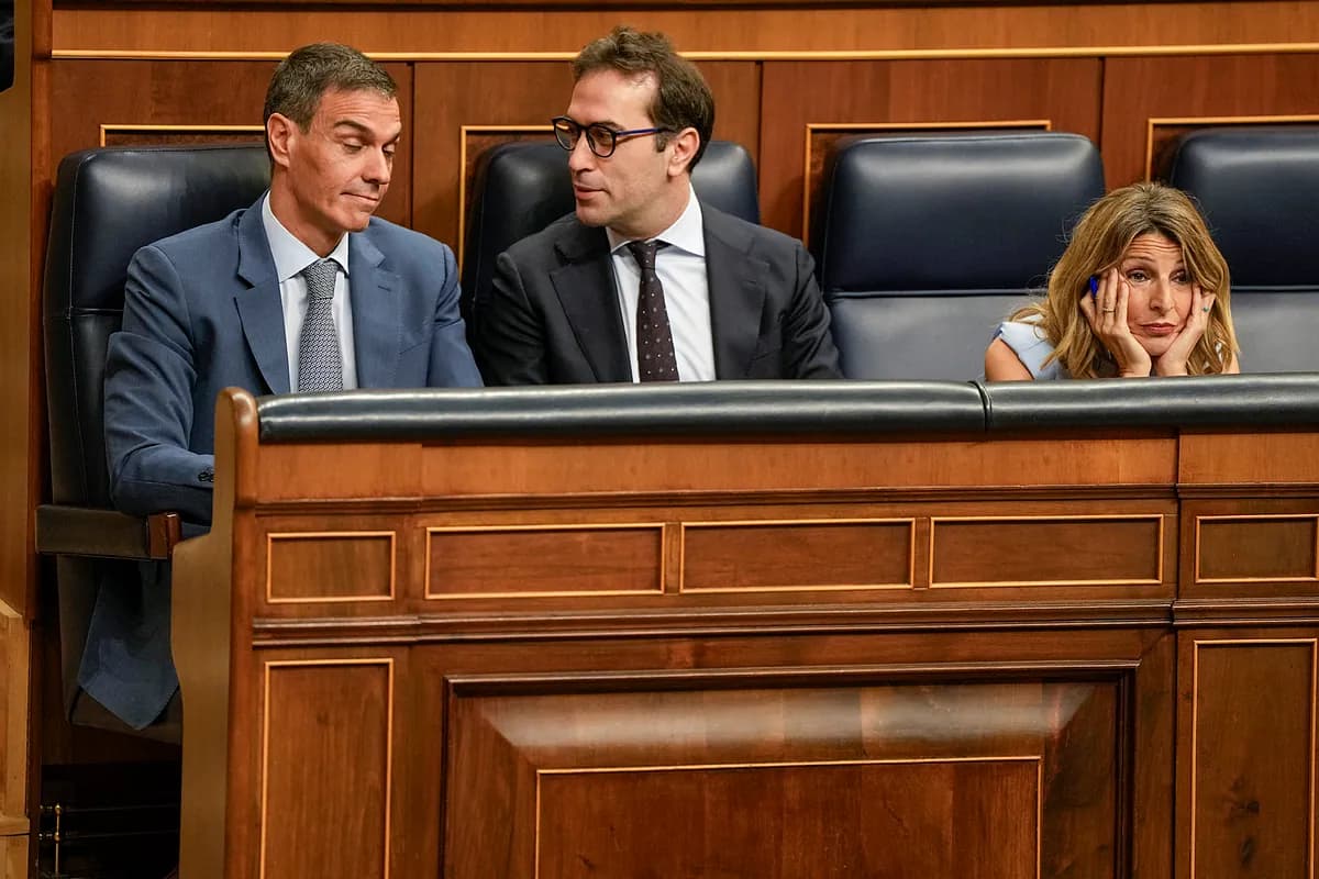 La Moncloa reduce la ambición y gobierna a golpe de reales decretos