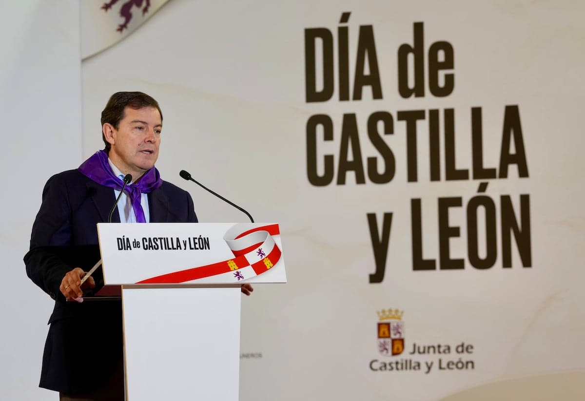 Pacto en la penumbra: PP y Vox zanjan la urgencia y dejan a Castilla y León a la espera