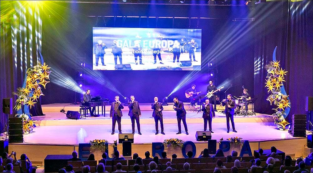 Torrevieja se vistió de feria: sevillanas, sol y rebujito junto al Mediterráneo