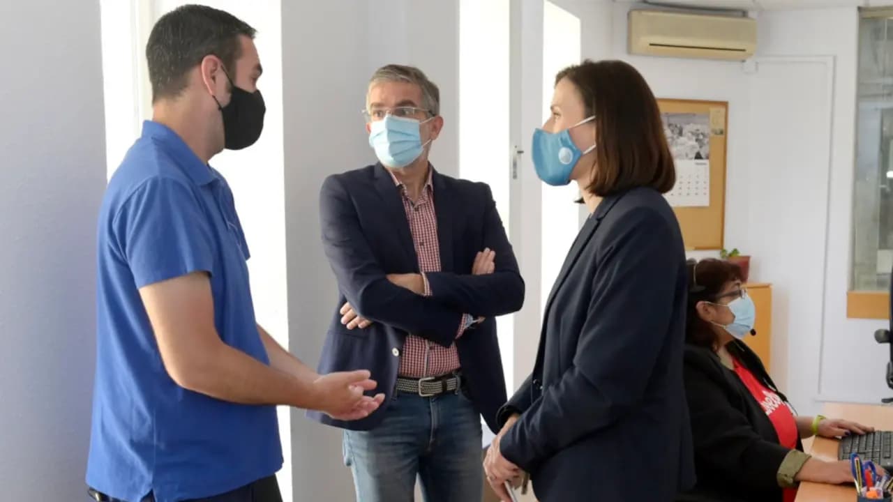 Exige responsabilidades: la alcaldesa reclama a Costas explicaciones por la pasarela caída