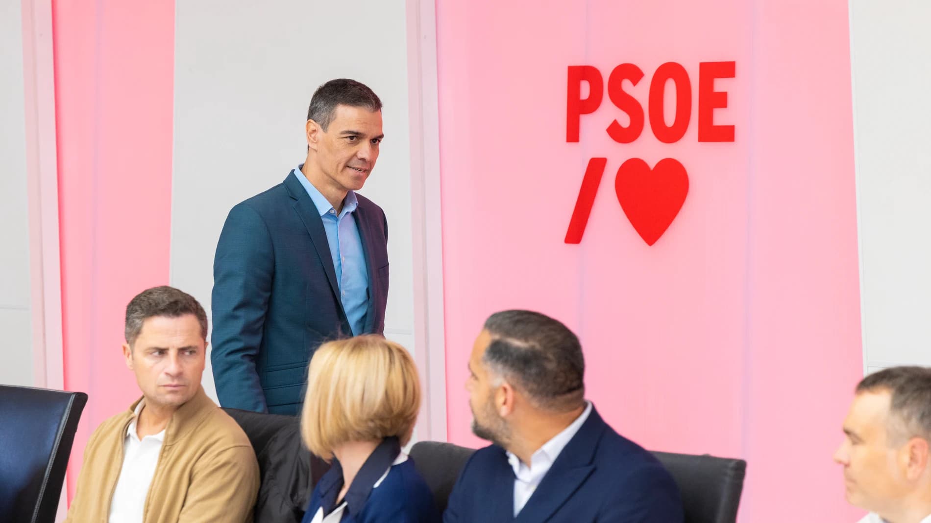 El barómetro que sacude la escena: el CIS estrecha la distancia y deja a la izquierda sin respiro