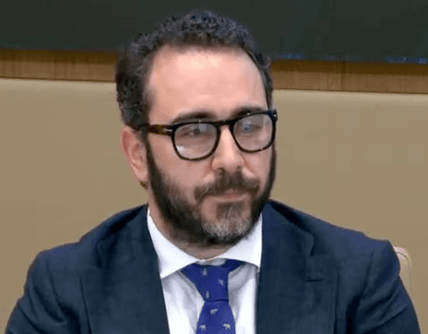 Aldama desafía a la derecha: «España se va a la mierda y yo solo no puedo»