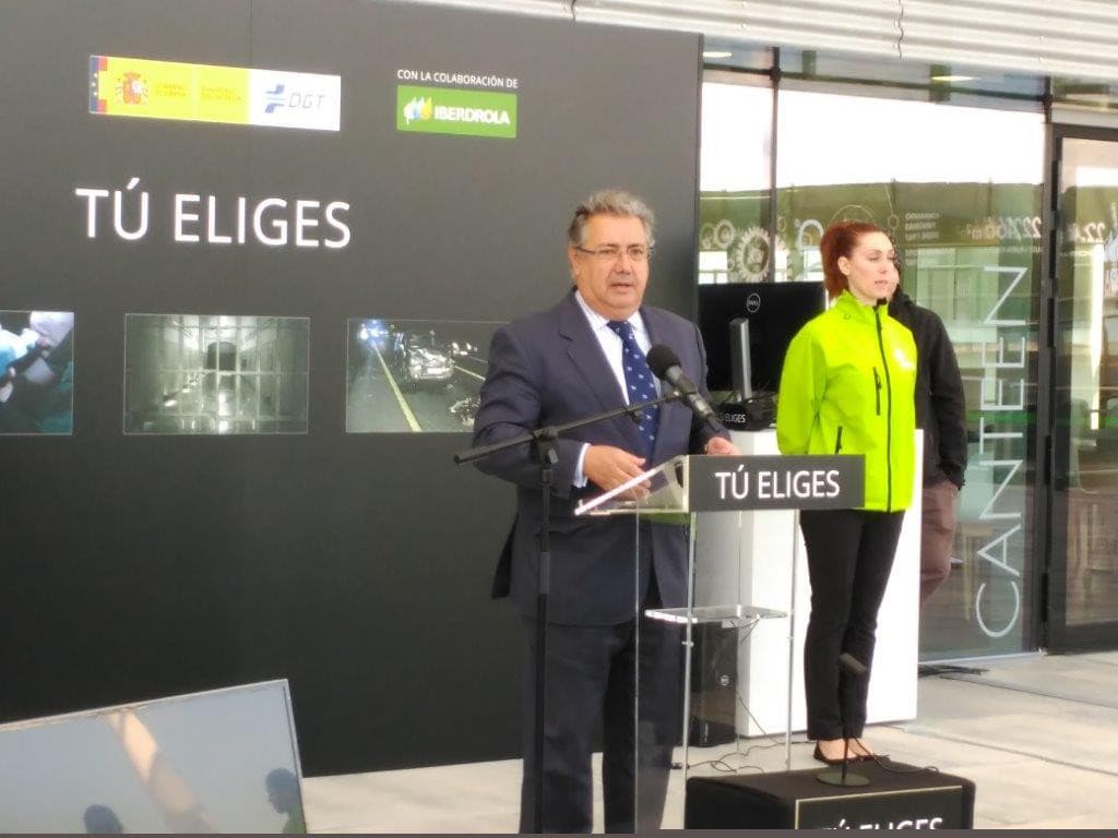 La distracción móvil mata la prudencia: la DGT señala un peligro cotidiano