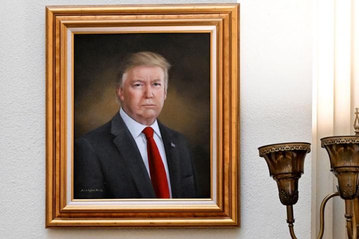 La encrucijada de Trump: palabras beligerantes, actos contradictorios