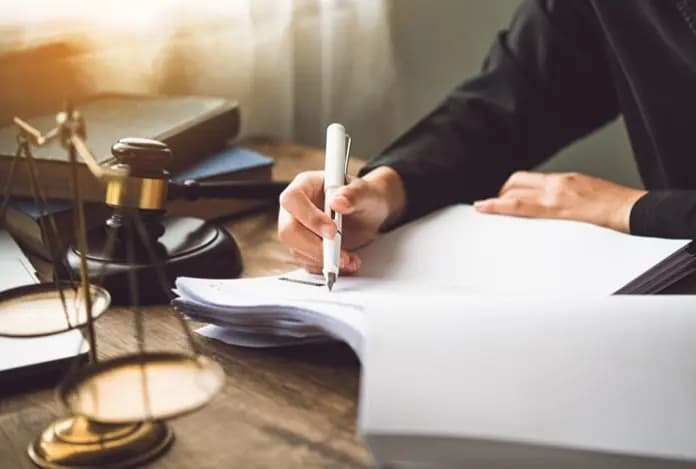 Cobardía parlamentaria: el PP rectifica la unanimidad y deja sola a la Cámara