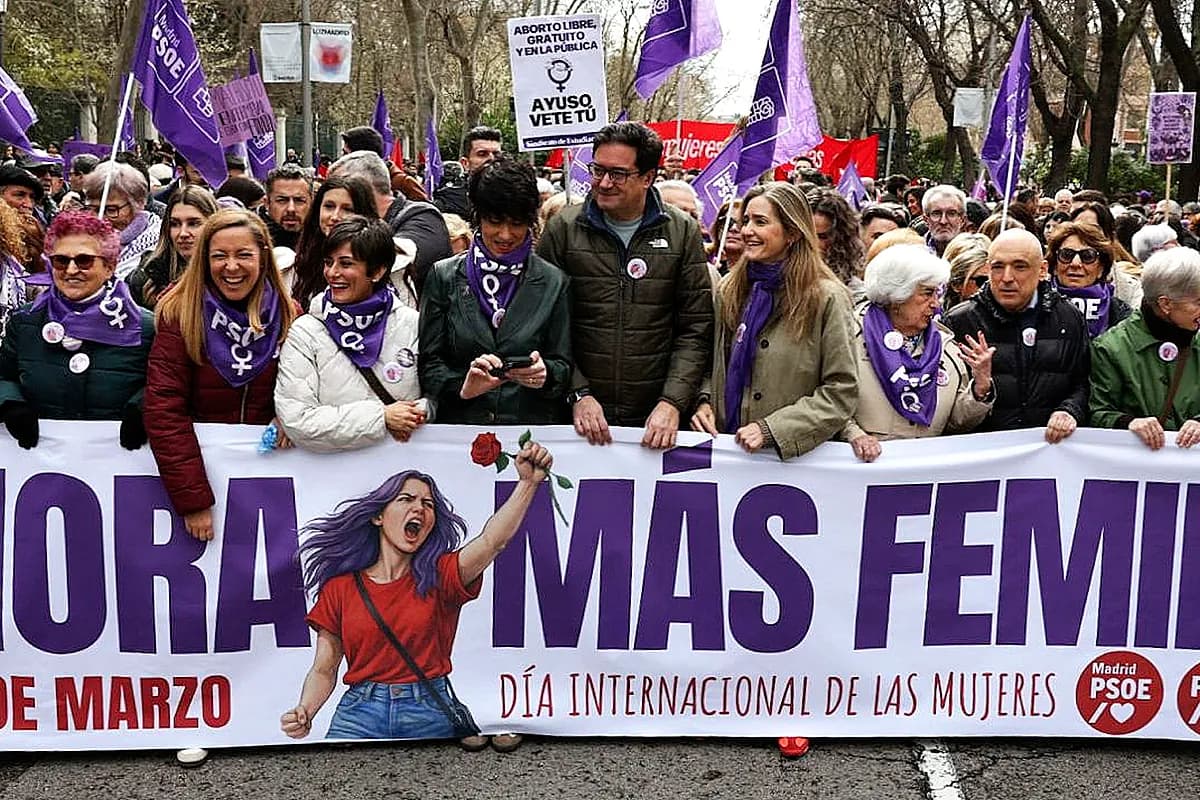 El 8‑M desborda el 'No a la guerra' y pone en evidencia las costuras del Gobierno