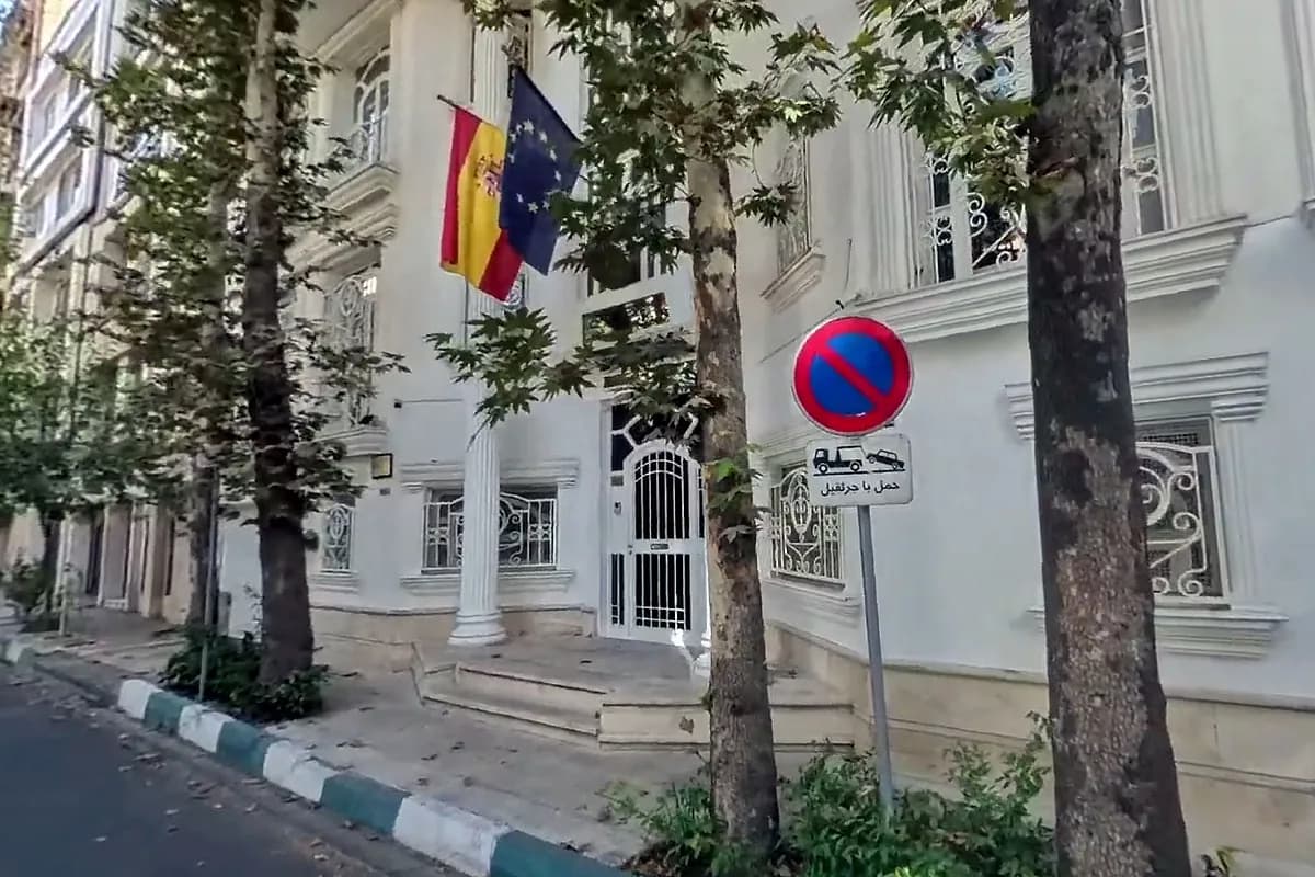 Evacuación ordenada: España protege a su personal en Irán y mantiene la mano firme en Oriente Próximo