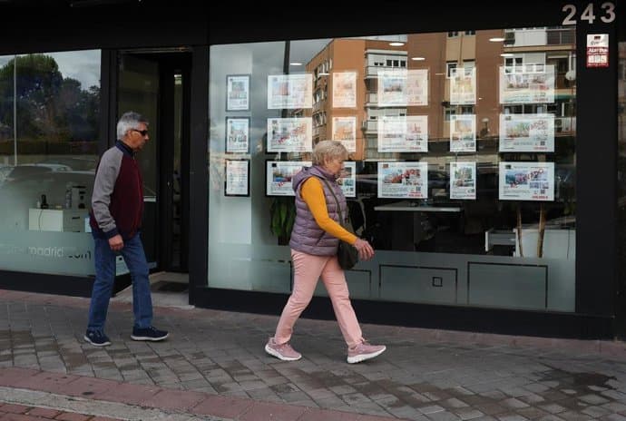 La compra extranjera dispara la tensión por la vivienda en Alicante: casi la mitad de las ventas en manos foráneas