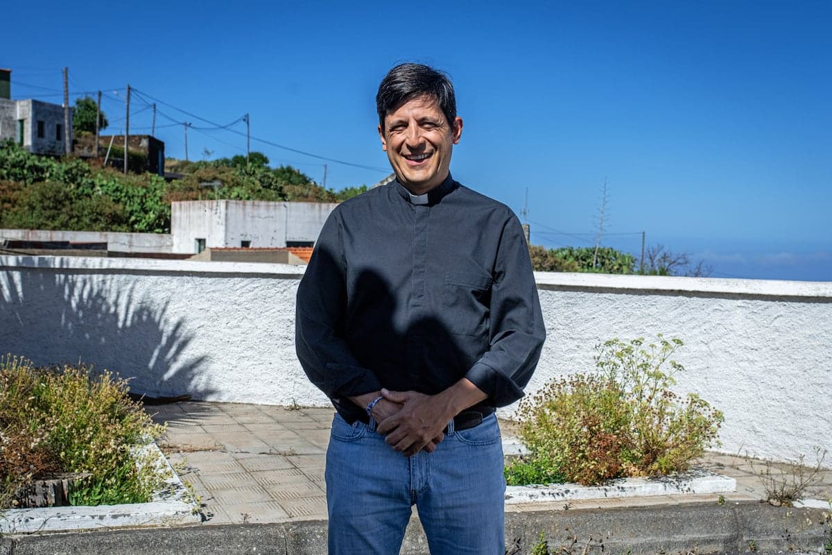 El Papa pasa de largo por El Hierro; un cura llevará la verdad que el Estado evita