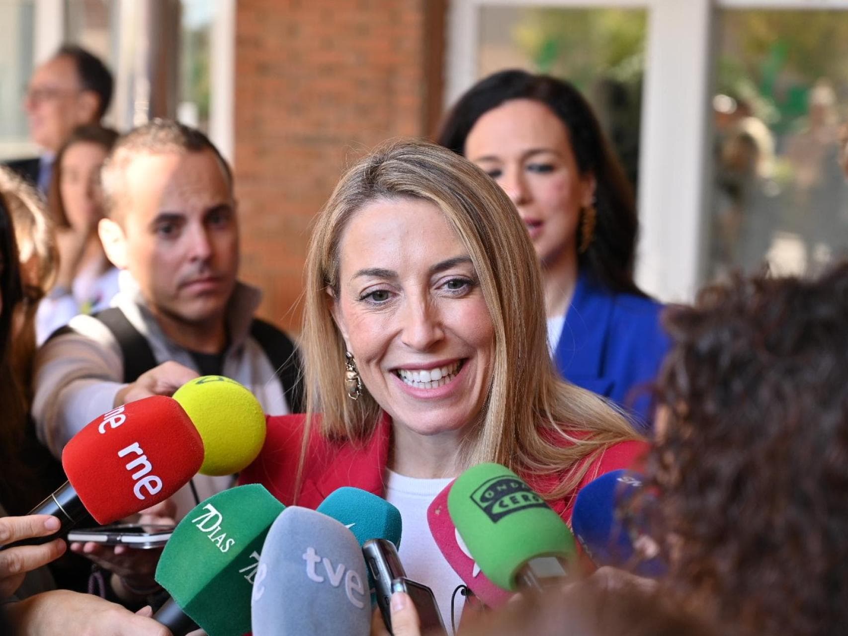 Cuando crecer despierta la caza: la advertencia de Abascal y la política de reacciones