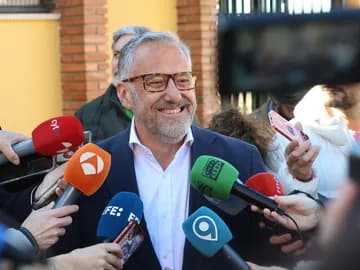 Abascal viaja a Budapest y se refugia en la ultraderecha internacional