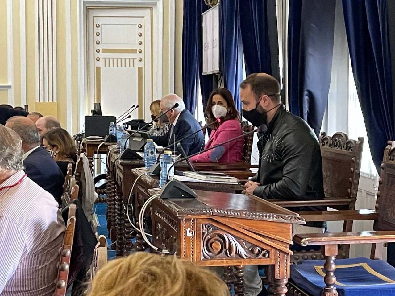 El espectáculo de Moncloa: medidas verdades, gobierno en prestado