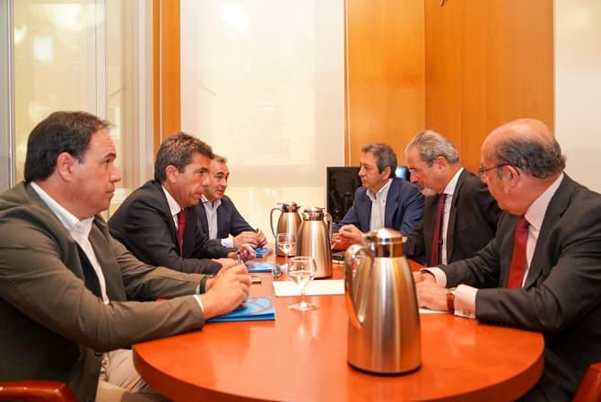 Choque ineludible: las 11 exigencias de Vox y el marco de Feijóo